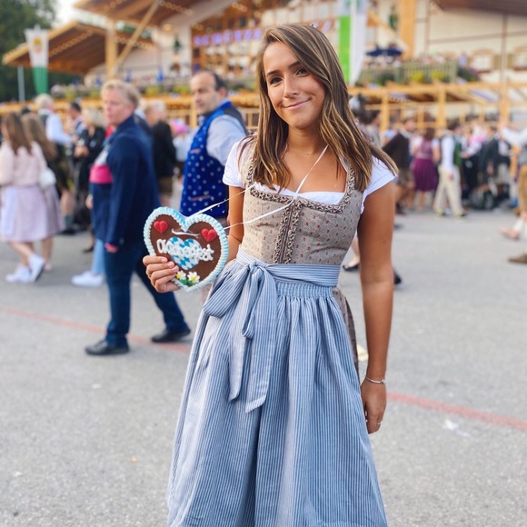 Meet your Posher, Adrienne - Picture 7 of 16